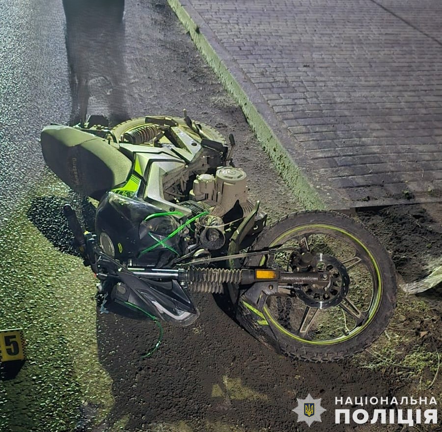 На Львівщині 19-річний мотоцикліст збив жінку (фото)