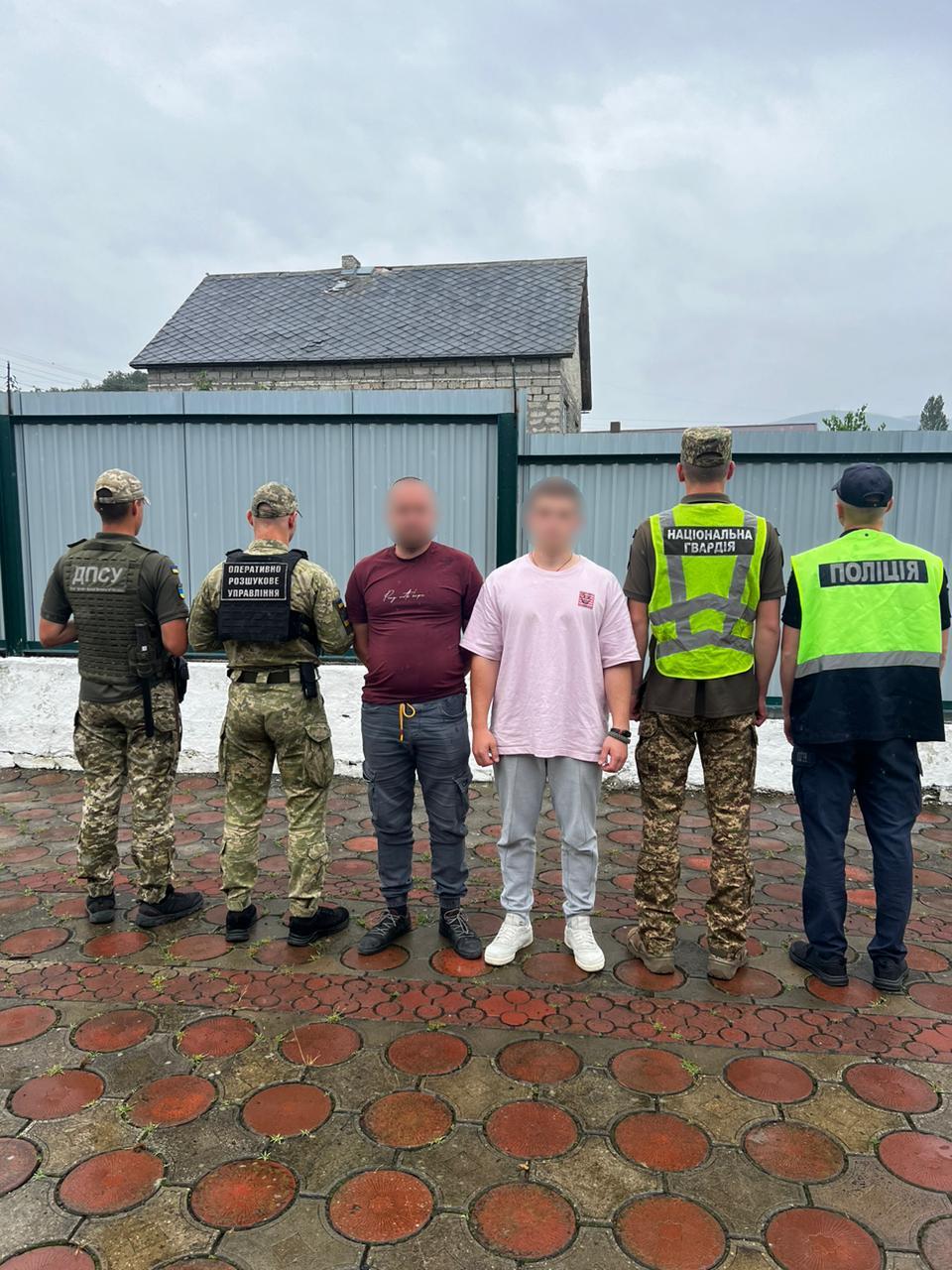 Збирали кошти нібито на лікування дітей: на кордоні викрили та затримали двох шахраїв