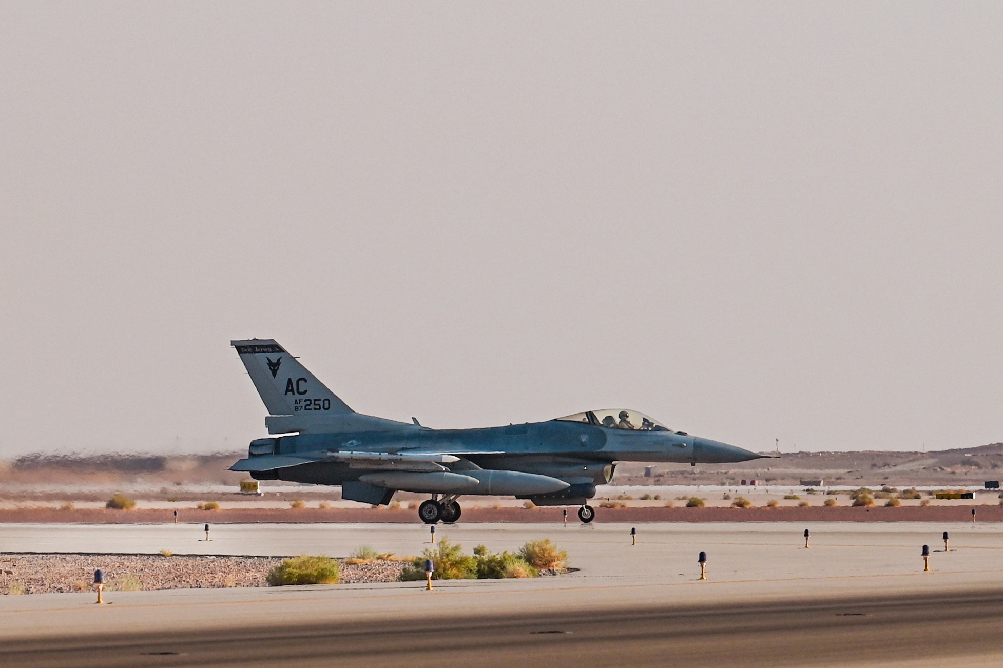 Ескадрилья F-16 ВПС США прибула на Близький Схід. Фото