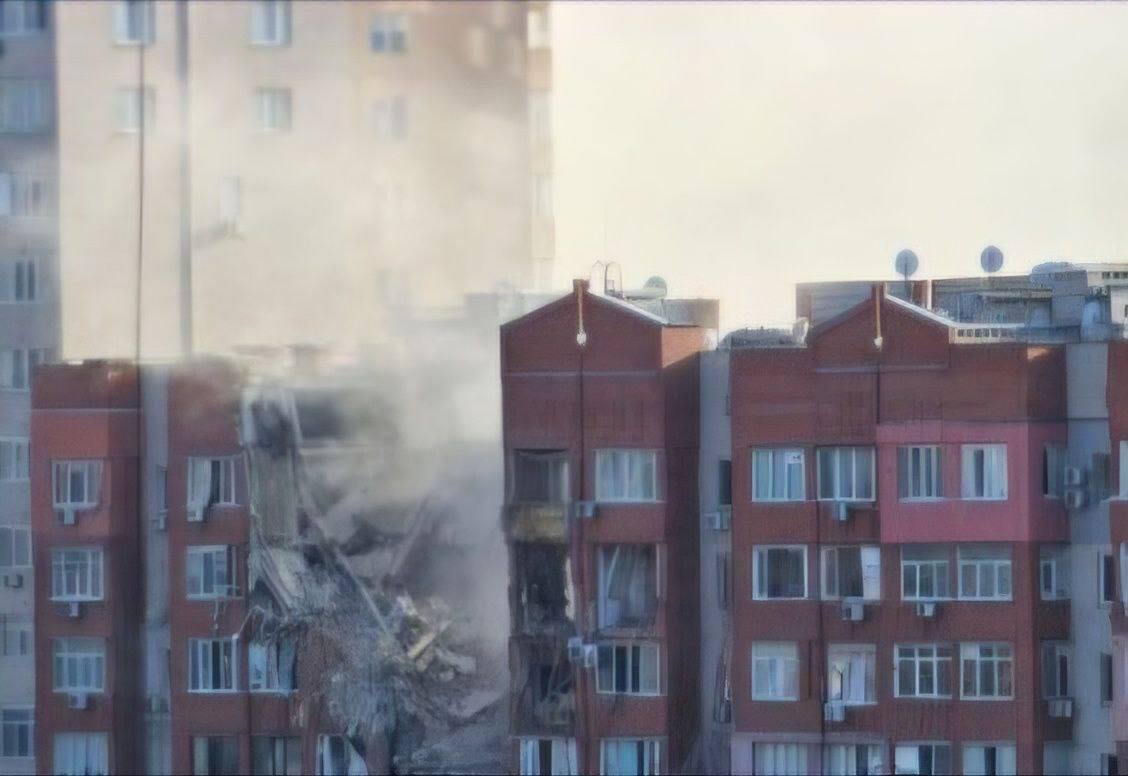 Росія вдарила ракетою по дев'ятиповерхівці у Дніпрі: що відомо