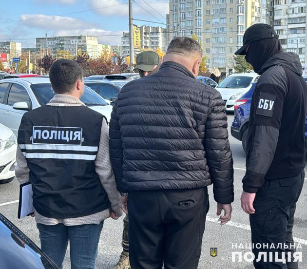 Перетин кордону за 8 тисяч доларів: у Львові спіймали чоловіка, який допомагав ухилянтам