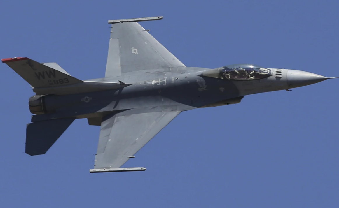У США розповіли, чи є гроші на навчання українських пілотів на F-16