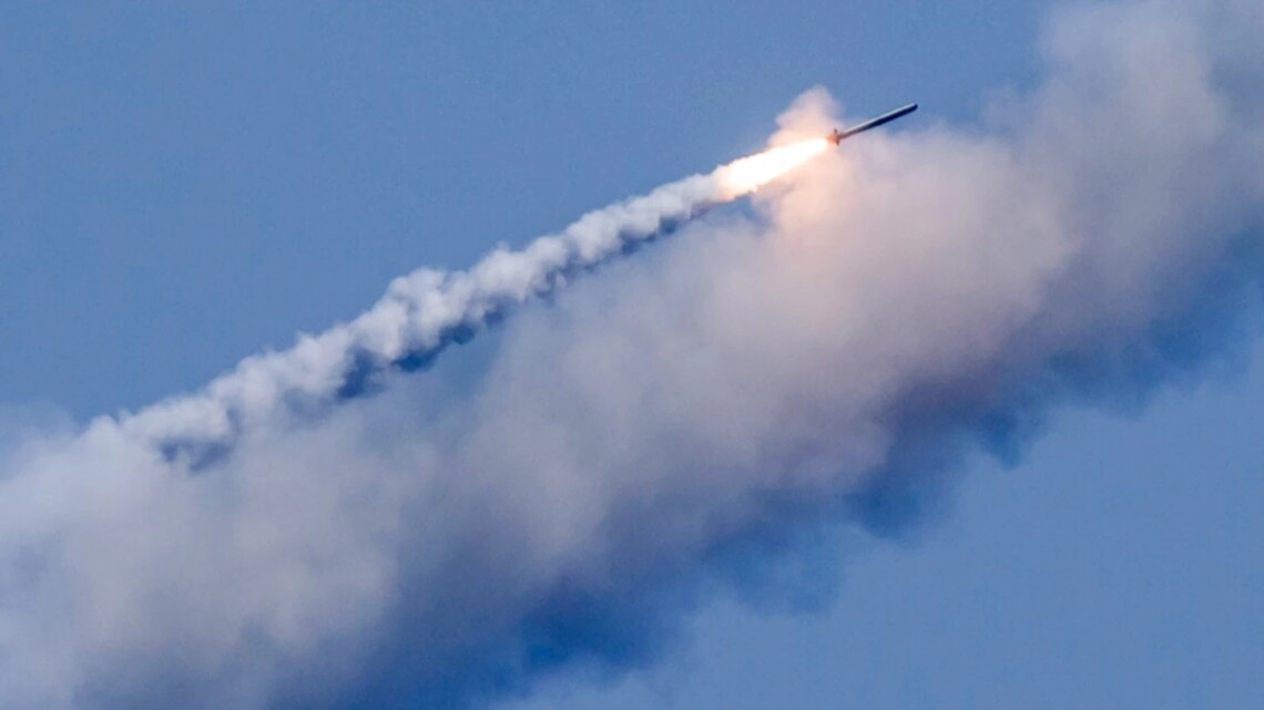 Загарбники вночі вдарили по Запоріжжю, є загиблий