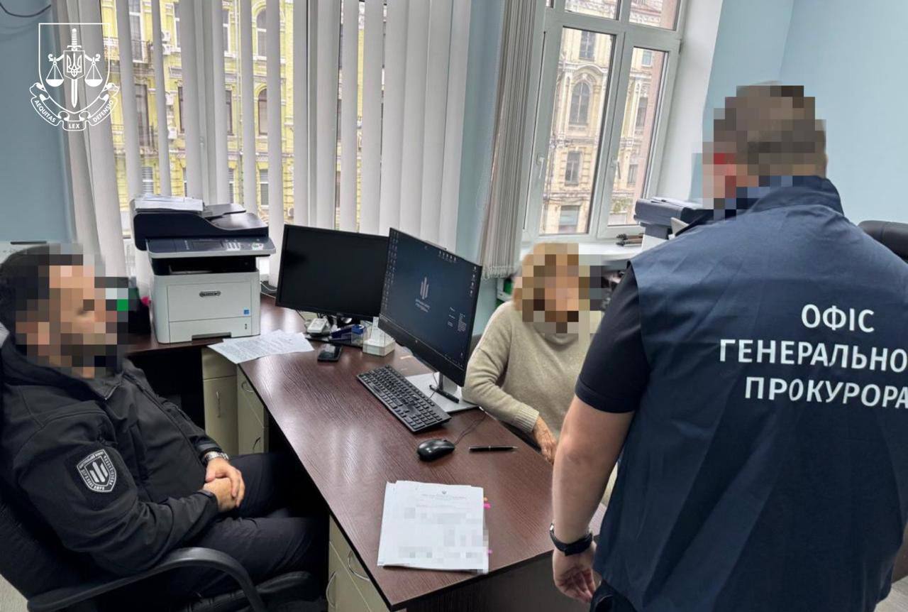 Керівницю МСЕК, яка викинула пів мільйона доларів у вікно, затримали