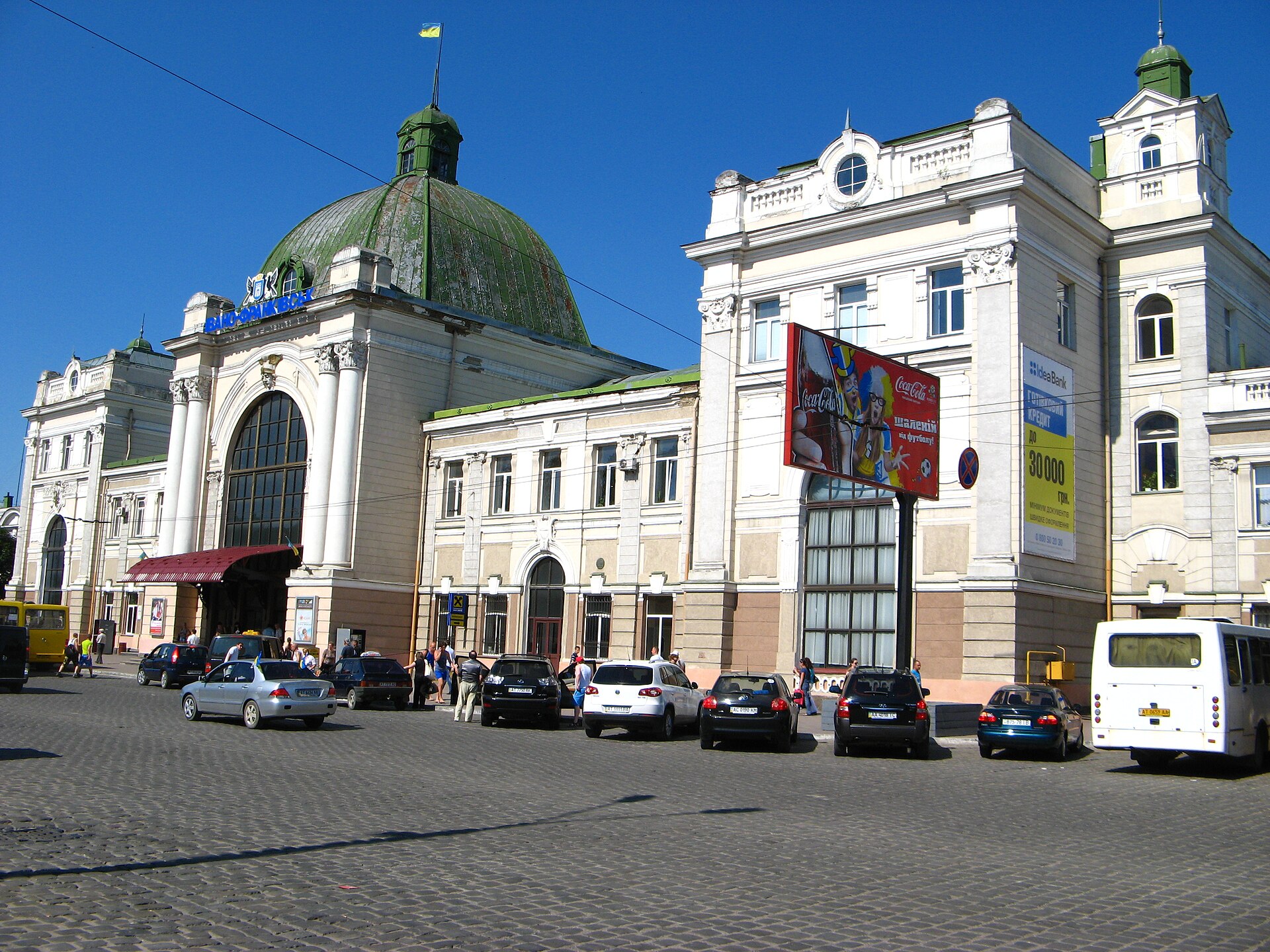 В Івано-Франківську терміново евакуйовують людей з залізничного вокзалу: що сталося