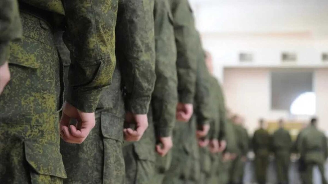 РФ хоче цього року набрати за контрактом 400 тисяч військових − британська розвідка