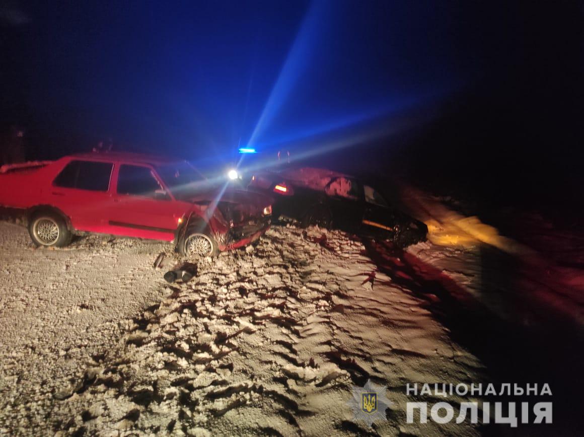 Через лобове зіткнення на Львівщині двоє дорослих і дитина потрапили в лікарню