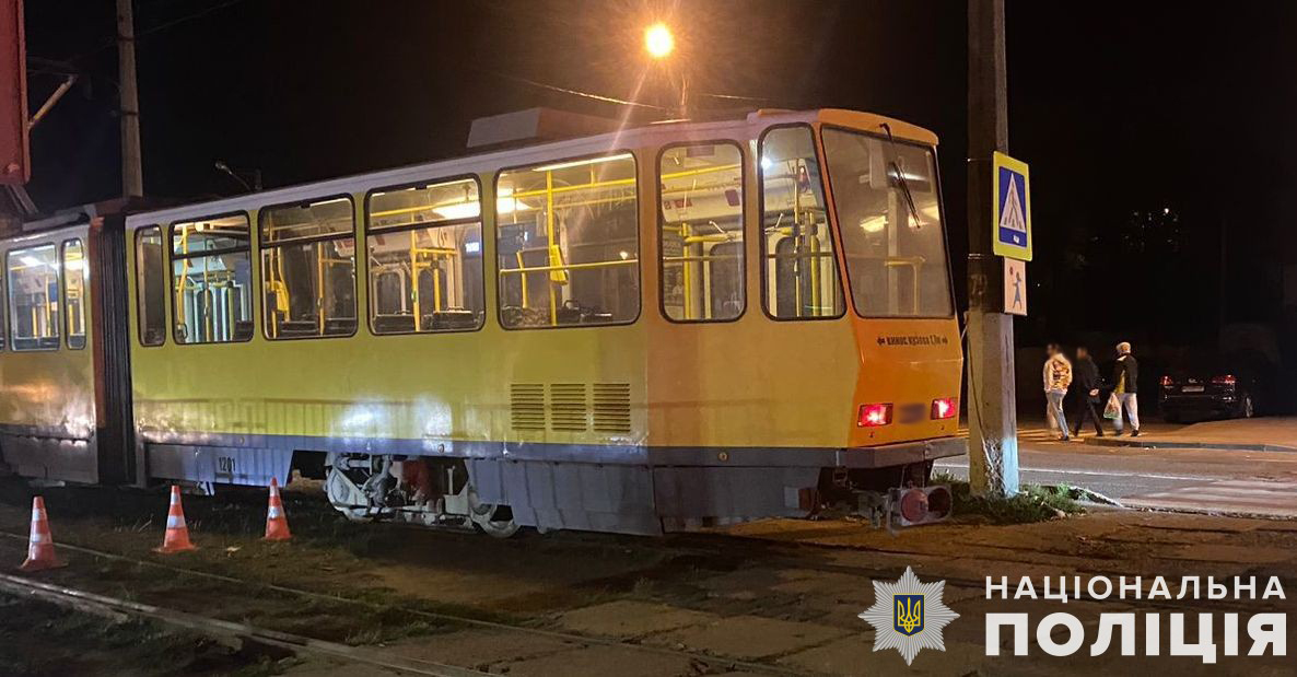 У Львові трамвай збив жінку з дворічним онуком: водій був п'яний і під наркотиками
