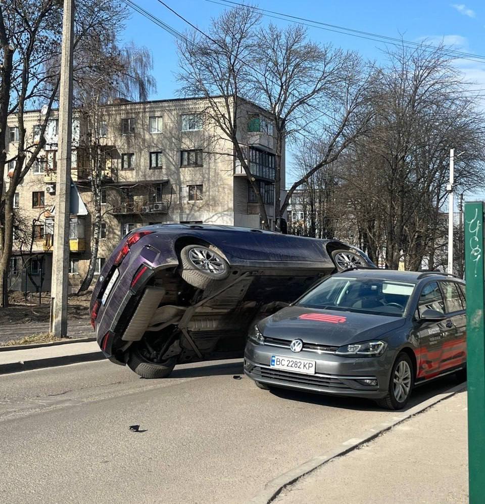 У Львові сталася дивна  ДТП: Фотофакт