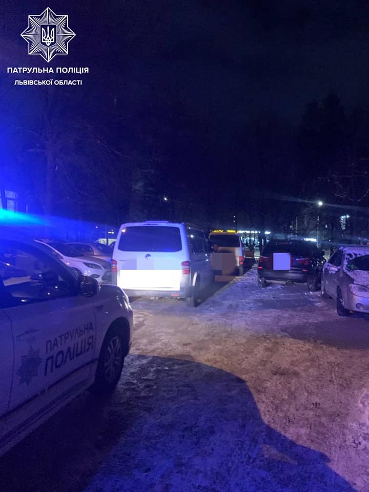 Уночі у Львові двоє п’яних водіїв таранили чужі автівки