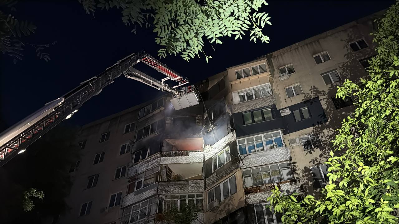 Росія вночі атакувала Одесу дронами: серед поранених діти, у будинку пожежа (фото)