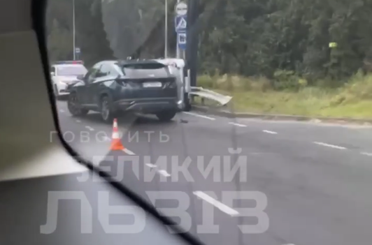 Біля Львова сталася жахлива ДТП: перекинулося авто