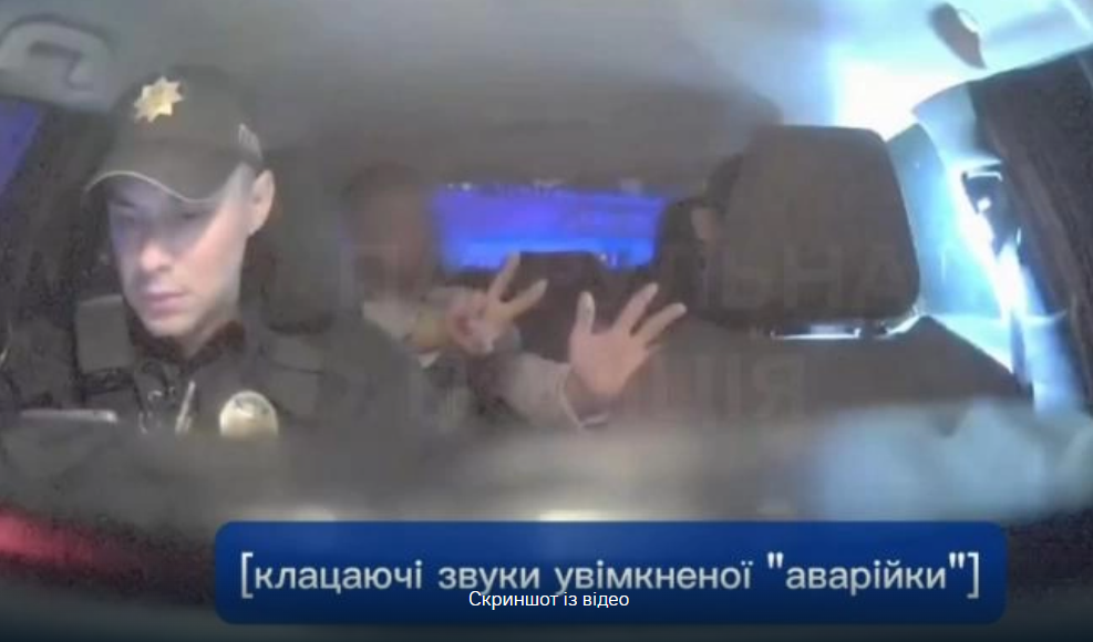 Як у Рівному нетверезий водій намагався купити лояльність патрульних (відео)
