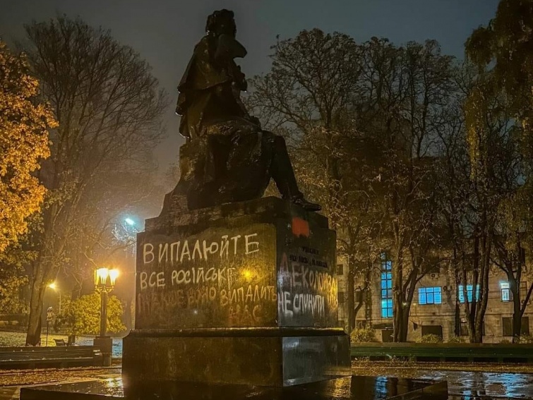 Уряд дозволив демонтаж пам’ятників Пушкіну, Щорсу та іншим російським і радянським діячам