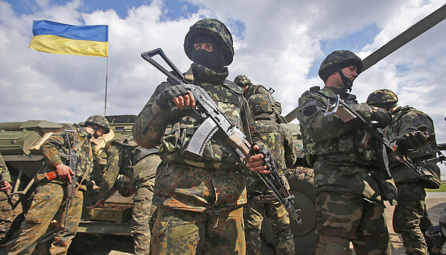 Сім пострілів та двоє поранені: ситуація на Донбасі