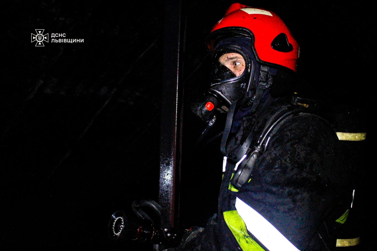 У Львові сталася пожежа в житловому будинку. Жінка опинилася у "димовій пастці"