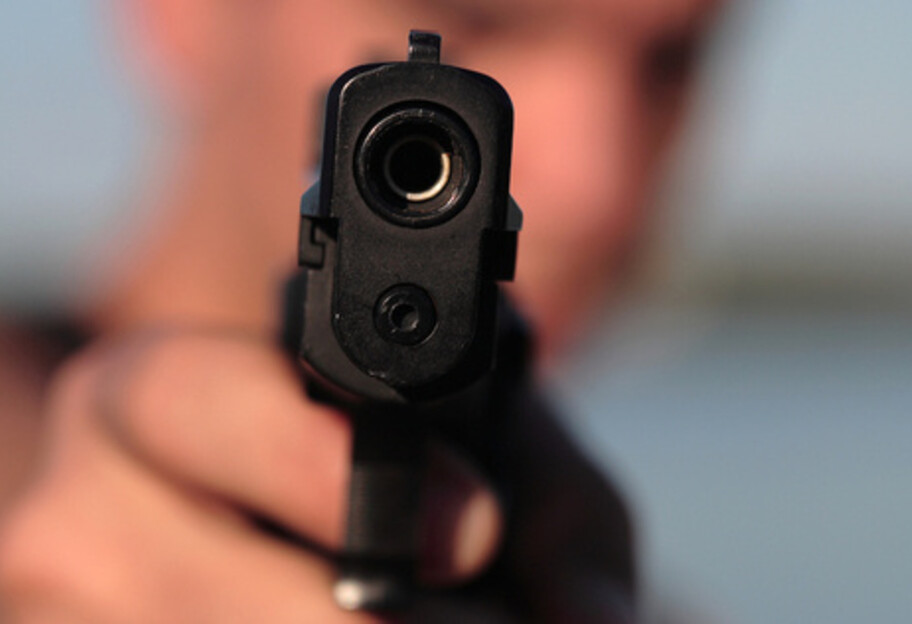У Києві чоловік застрелив жінку пістолетом батька