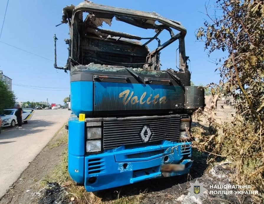 У Стрию молодик підпалив припарковану вантажівку та втік