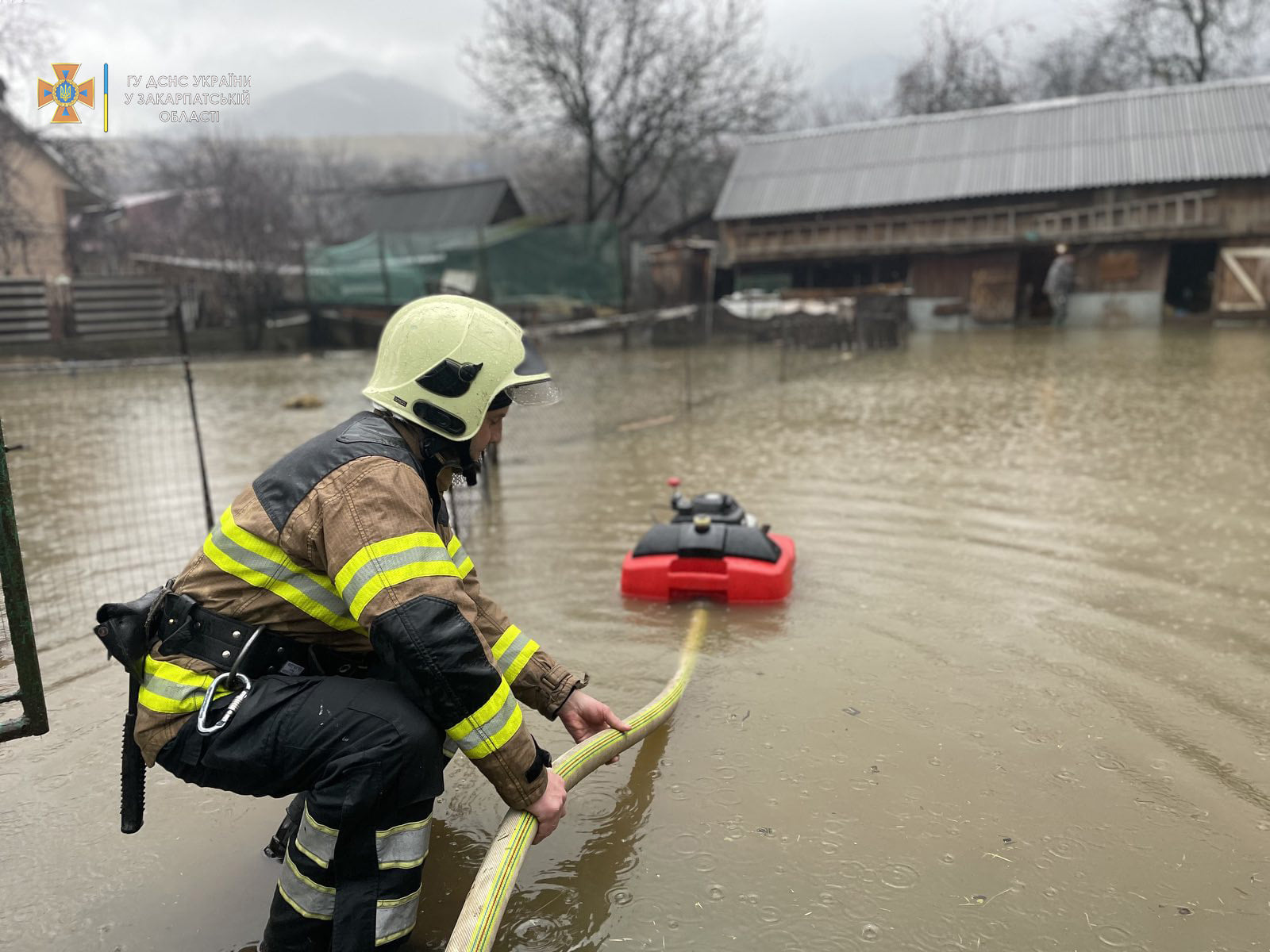 Закарпаття у воді. Десятки будинків і понад 150 дворів затоплені