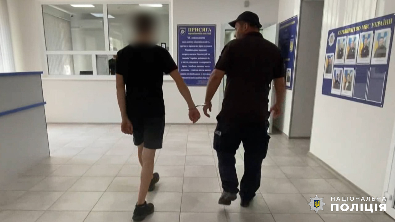На Одещині підлітки палили машини ТЦК: їх затримали