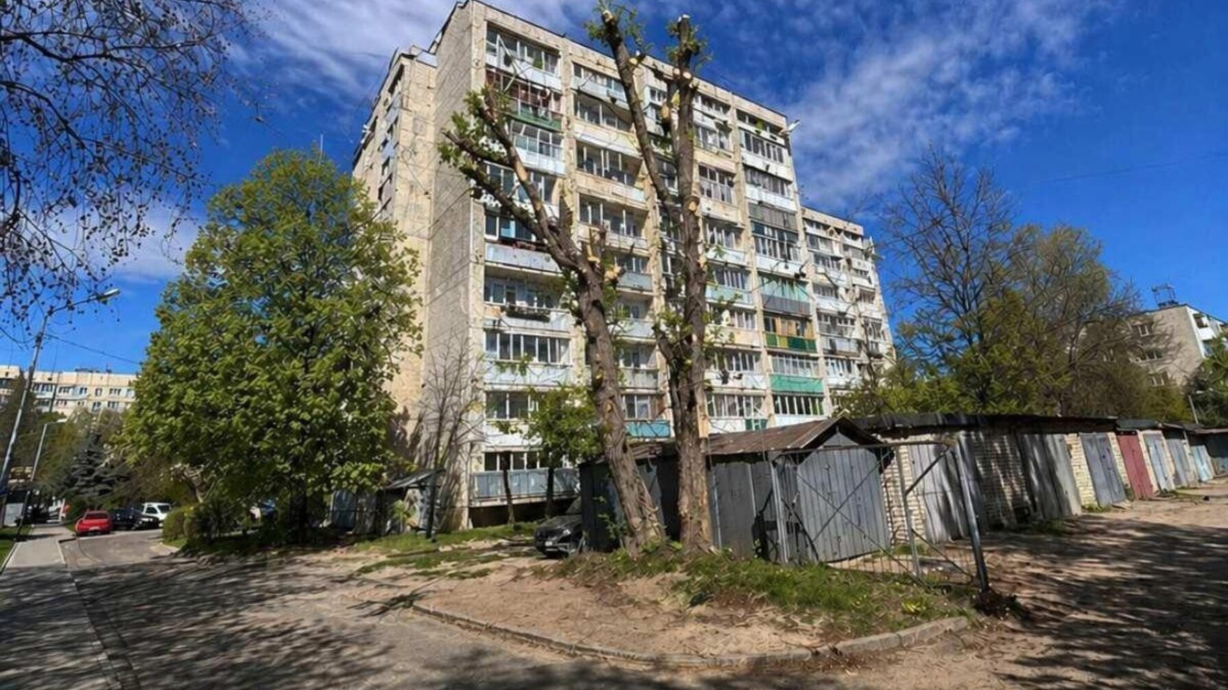 У Львові працівниця райадміністрації відповіла на "гарячу лінію" згенерованим фото: Їй оголосили догану