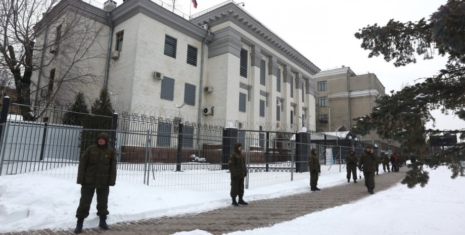 Ще декілька країн закликали своїх громадян залишити Україну