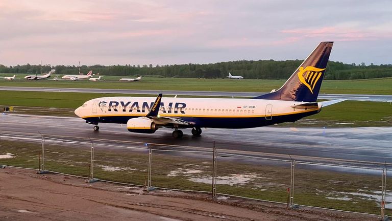 Литва закликає закрити повітряний простір Білорусі, Ryanair вдався до брехні