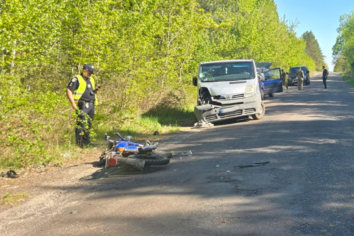 Нетверезий мотоцикліст спричинив ДТП: дві людини травмовані