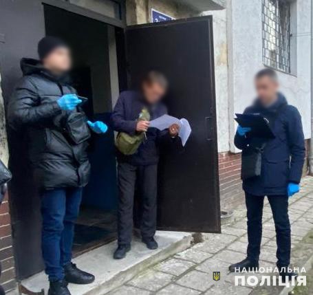 Підпал дверей у багатоповерхівці у Львові: поліція затримала зловмисників