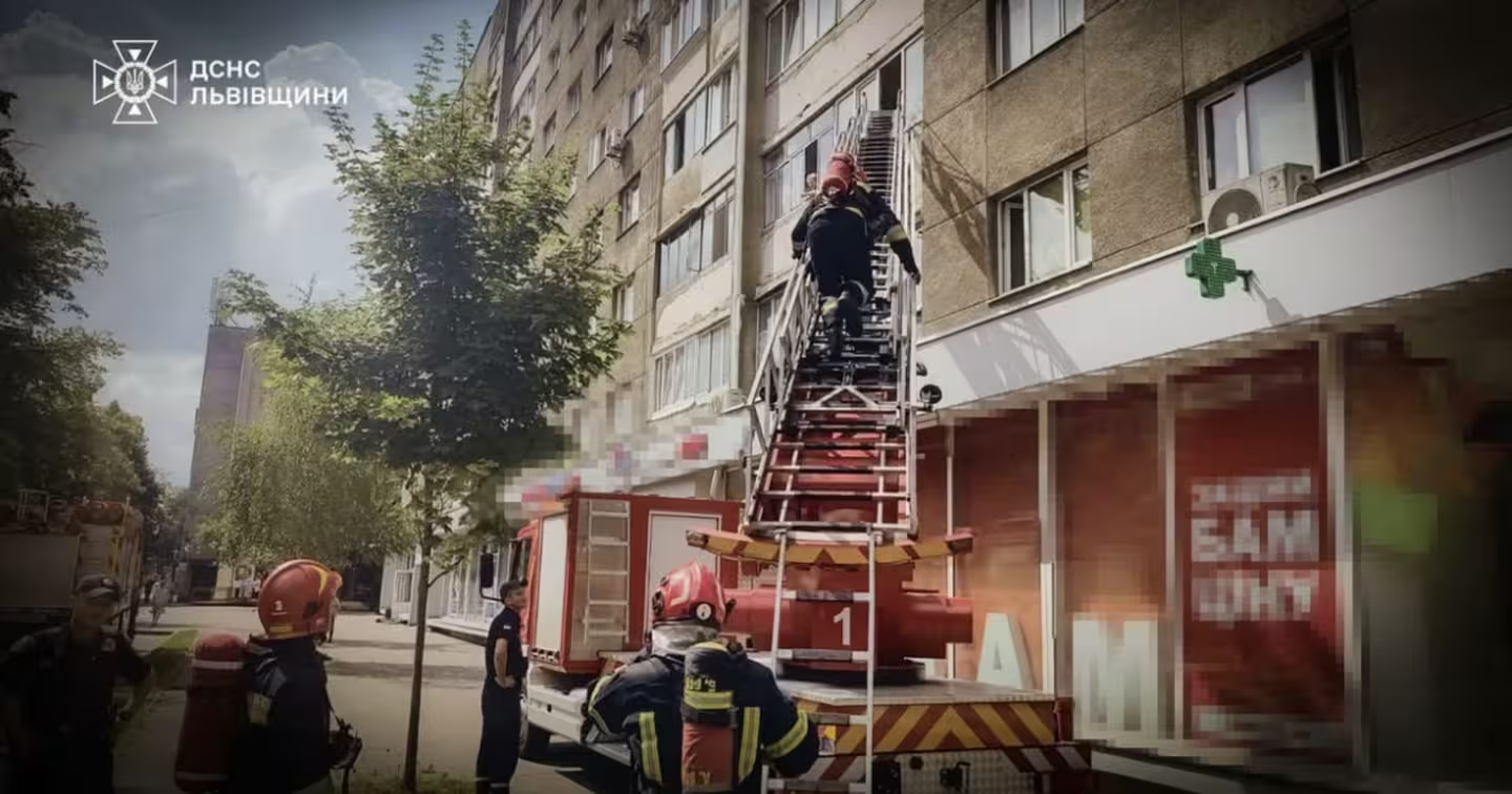 У Львові горіла квартира: рятувальники повідомили деталі (фото)