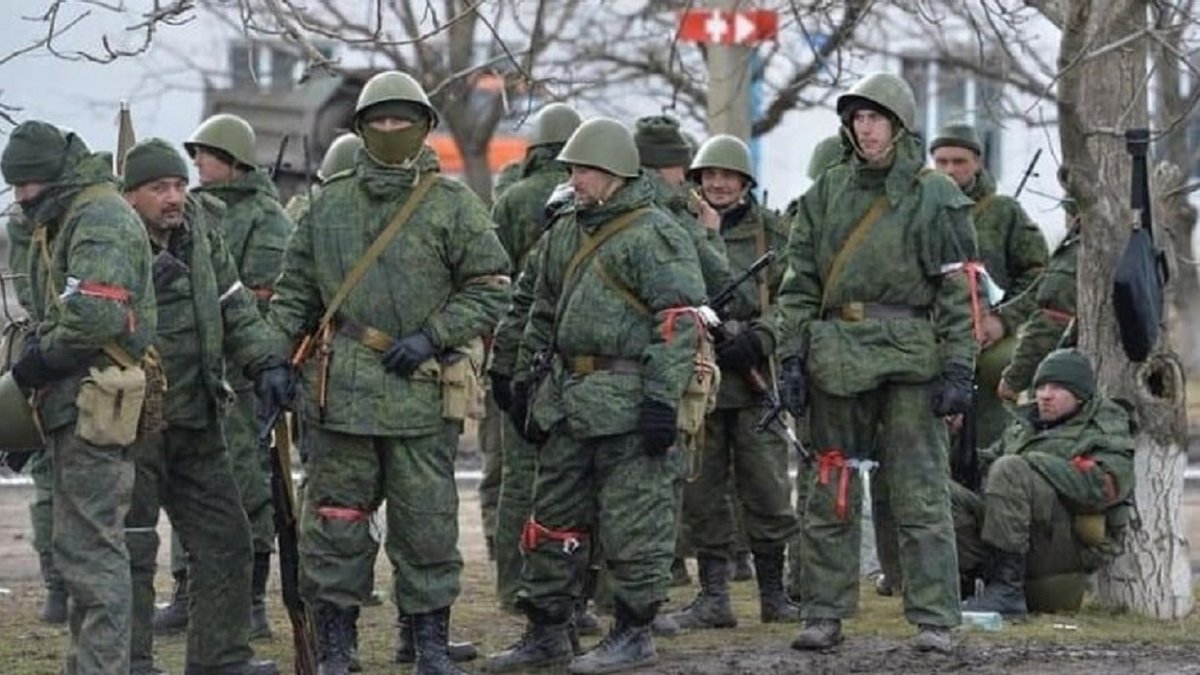 У Краснодарі понад 100 російських військових підняли бунт у комендатурі, кільком вдалося втекти (ВІДЕО)