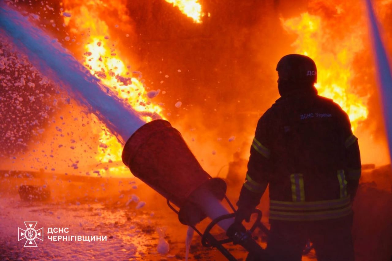 Окупанти вдарили по енергетиці на Чернігівщині: є масові відключення