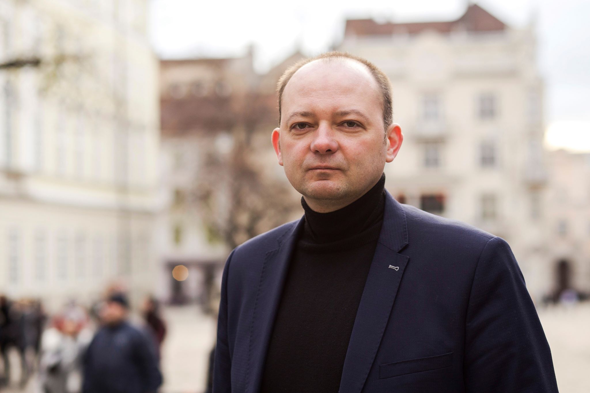 Проблеми мікрорайонів і наповнення до бюджету. За що Любомир Зубач отримує високу зарплату