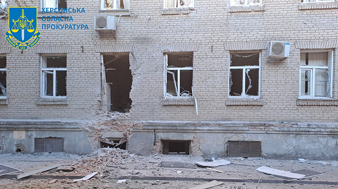 Російський снаряд вбив у Херсоні медсестру. Без мами лишилися троє дітей