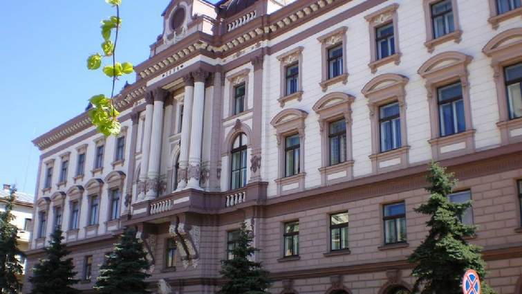 Російськомовний викладач франківського медуніверситету звільнився: деталі