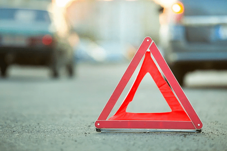 ДТП на Львівщині: Renault врізався в опору моста, жінка з дитиною госпіталізовані