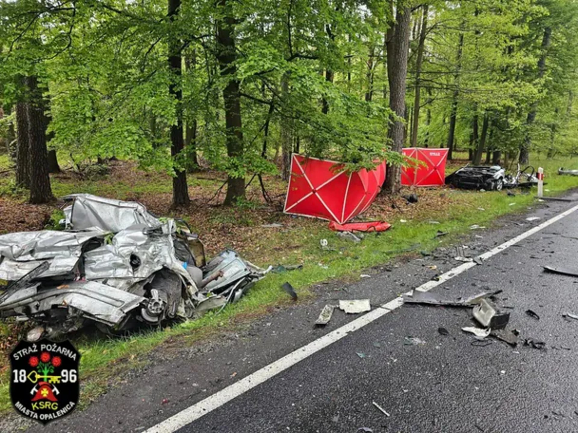 З'явилися фото з автотрощі у Польщі, в якій загинули двоє українців