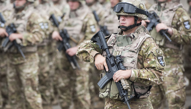 НАТО планує розмістити до 300 тисяч військових на східних кордонах Альянсу, - ЗМІ, -