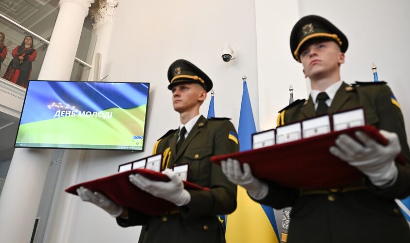 У Львові нагородили 30 захисників (посмертно) "Почесним знаком святого Юрія"