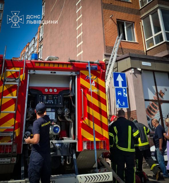 У львівській багатоповерхівці спалахнула пожежа