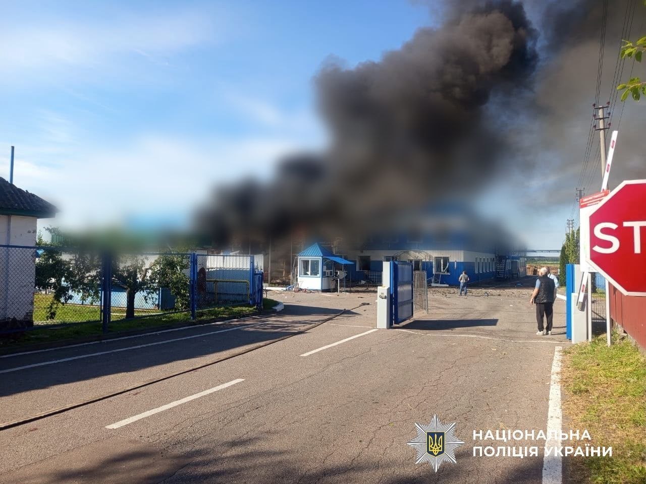 Росія вдарила по молокозаводу на Київщині: багато загиблих (фото)