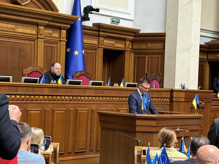 Почав виступ українською: до Києва вперше прибув спікер Сейму Польщі