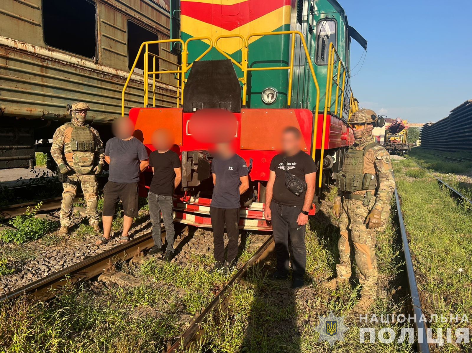 На Закарпатті чоловік викачував паливо з тепловозів прямо у свій будинок