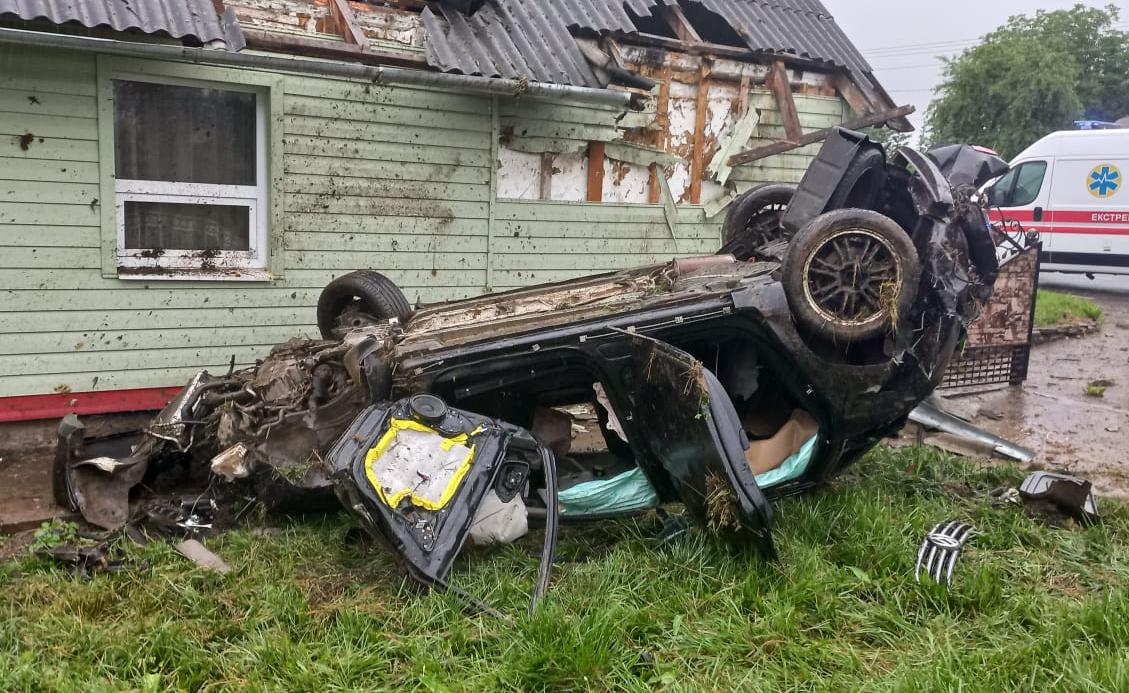 На Львівщині загинув 32-річний водій «Фольксвагена», який врізався у будинок