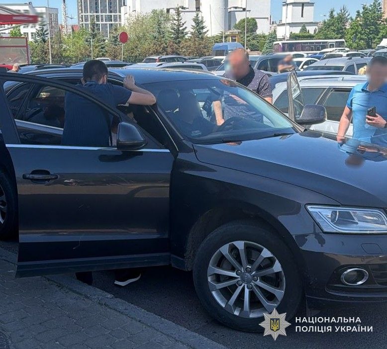 У Львові посеред вулиці була спецоперація затримання: з'явилися фото