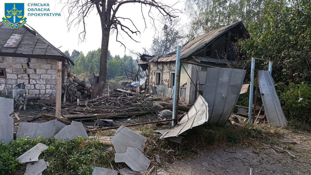 РФ скинула дві авіабомби на прикордоння Сумщини: загинула жінка