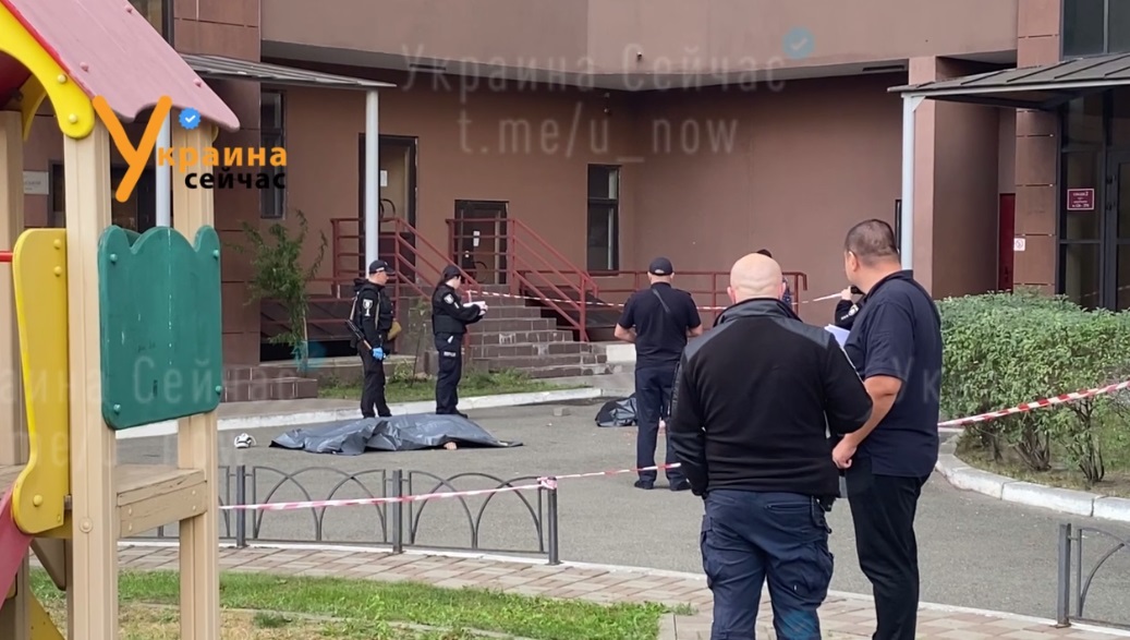 Самогубство онлайн: у Києві брат і сестра вистрибнули із 24-ого поверху