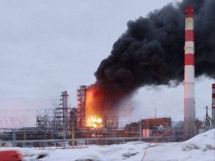 У Росії «прилетіло» по нафтобазах в двох областях, виникли пожежі