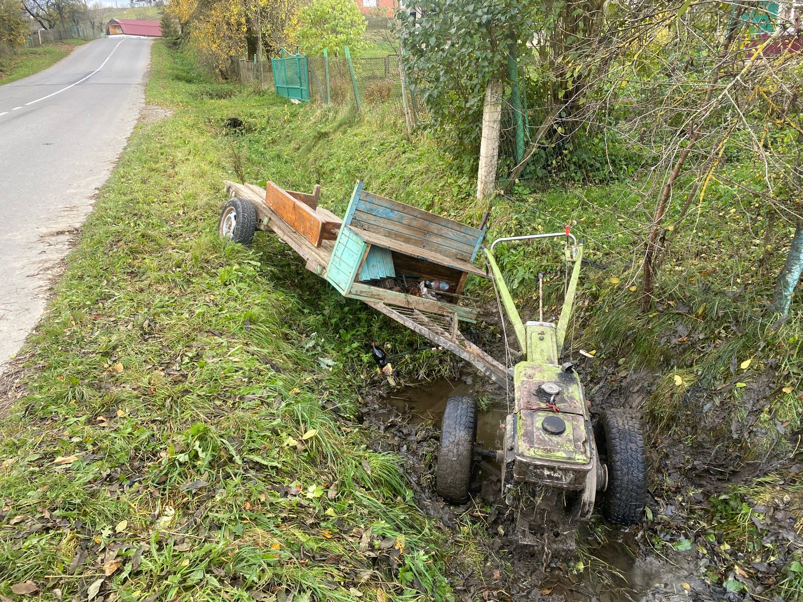 Наоралися: через п'яного водія мотоблоку на Львівщині травмувався чоловік