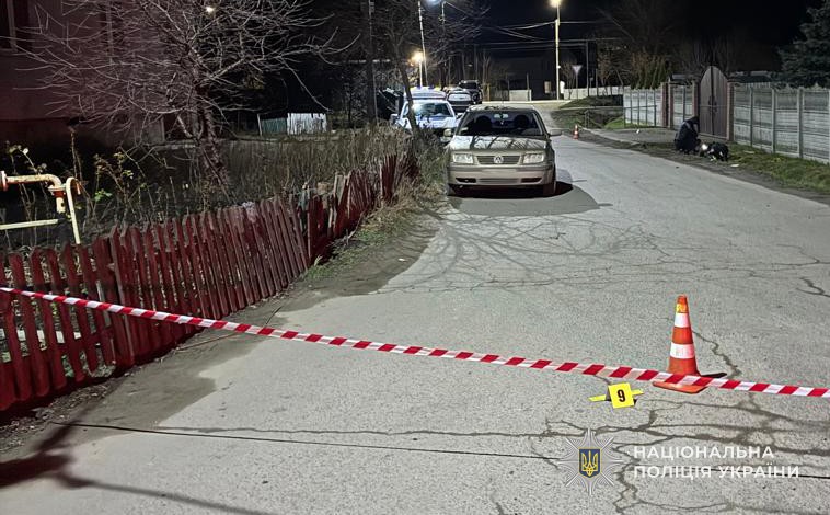 На Львівщині чоловік посеред вулиці стріляв по перехожим